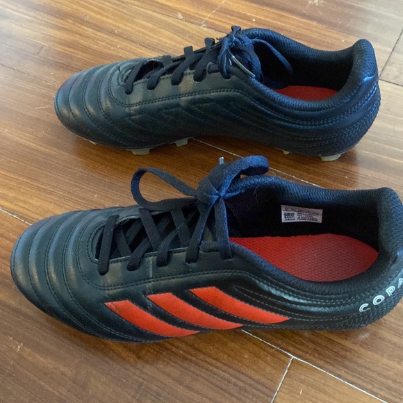 Soccer shoes size 4 - Picture 4 of 5